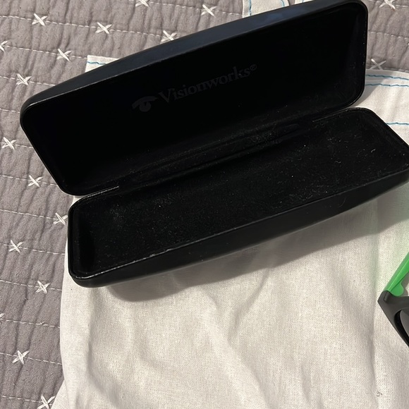 Eyeglass cases - Picture 2 of 10